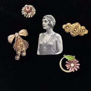LOT OF 4 VINTAGE PINS/BROOCHES